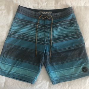 Men’s Billabong board shorts